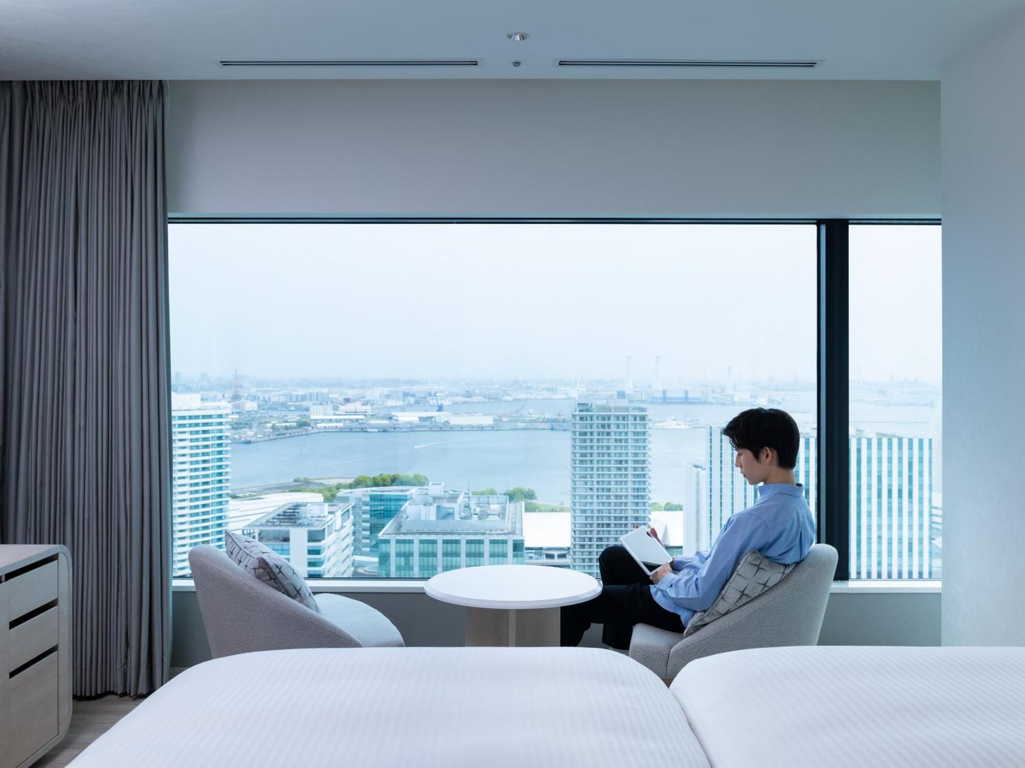 Mitsui Garden Hotel Yokohama Minatomirai Premier Zewnętrze zdjęcie A guest room at the hotel