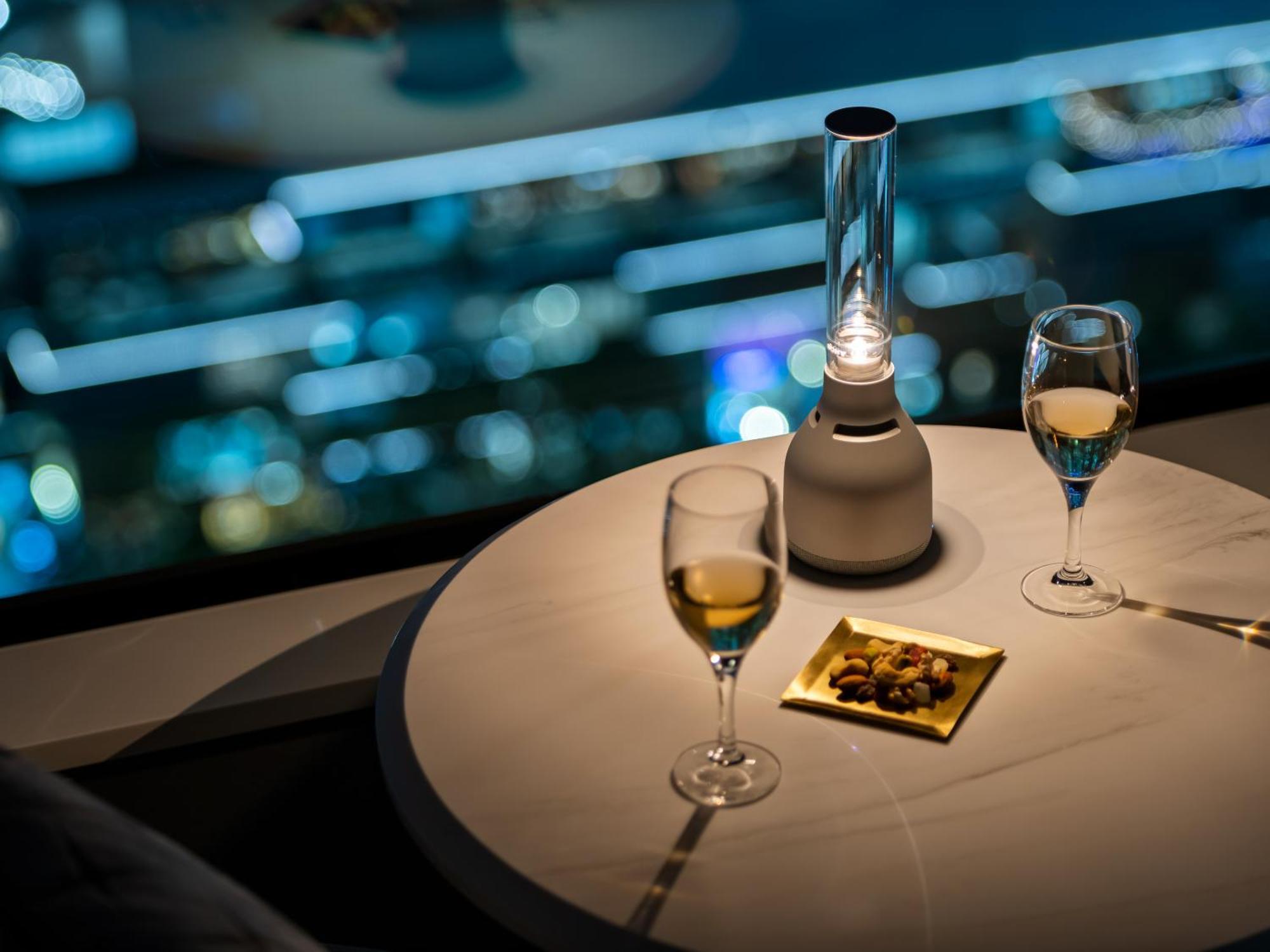 Mitsui Garden Hotel Yokohama Minatomirai Premier Zewnętrze zdjęcie The bar at the 101 Sky Lounge