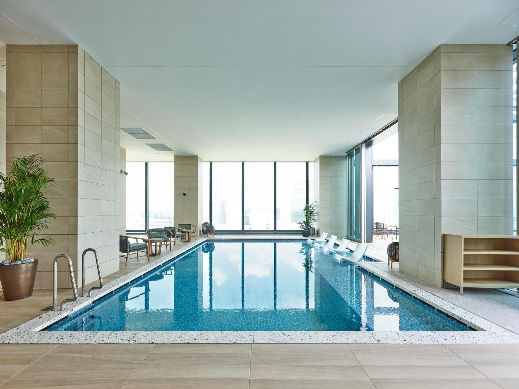 Mitsui Garden Hotel Yokohama Minatomirai Premier Zewnętrze zdjęcie The pool at The Ritz-Carlton, Tokyo